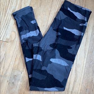 LuLaRoe gray Camo leggings OS